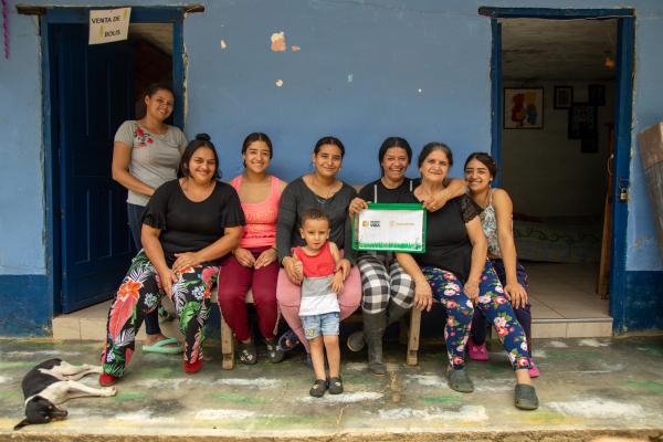 Familias víctimas del conflicto armado en Colombia recibieron títulos por 180 hectáreas en Yarumal, Antioquia