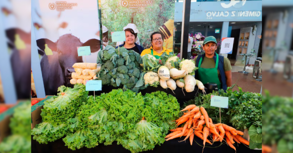 Agricultores en la feria