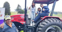 MAGP fortalece la producción agrícola en Pifo con la entrega de un tractor